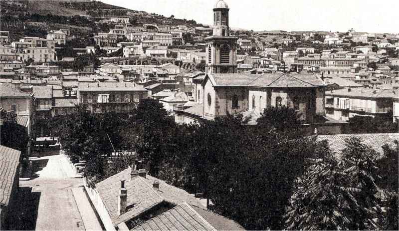 Philippeville - abside de l'église et vue sur la ville