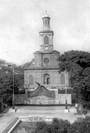 Philippeville - L'Eglise Saint Coeur de Marie et le Monument aux Morts
