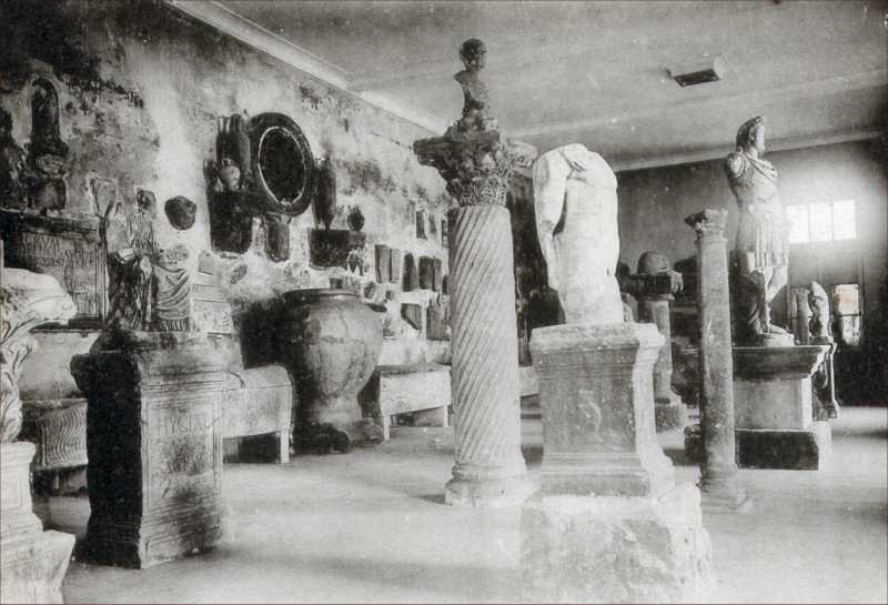 Philippeville - 1902 - Intérieur du Musée Archéologique