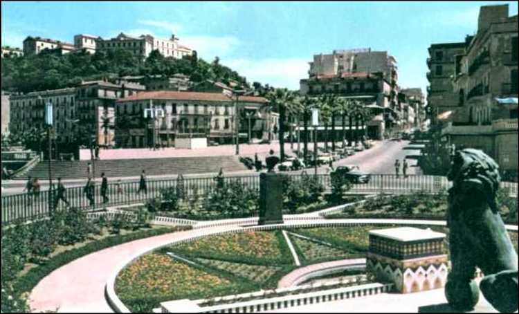 Vue depuis le jardin de l'Hôtel de Ville