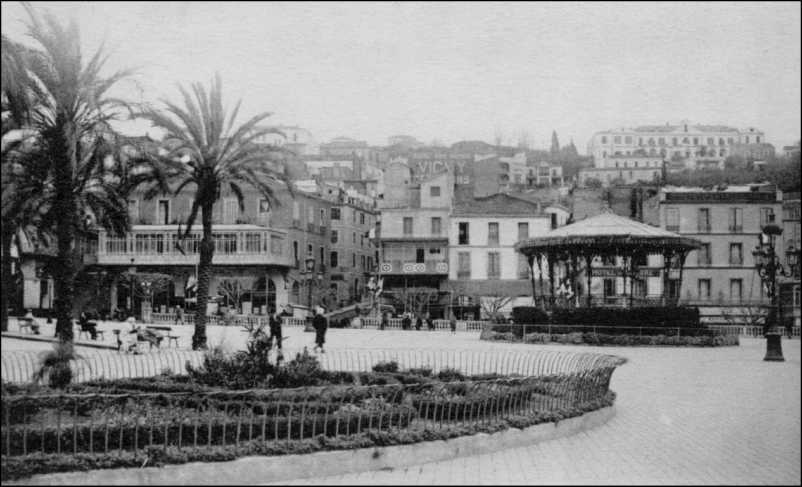 Philippeville - 1930 - La Place de la Marine (future Place Marqué) et le Kiosque à musique