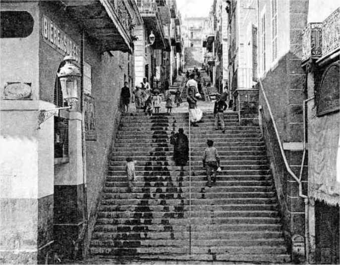 Philippeville - La rue du 61° De Ligne