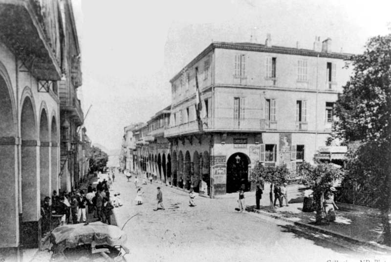 Philippeville - 1905 - La rue Nationale (future Rue Clémenceau)