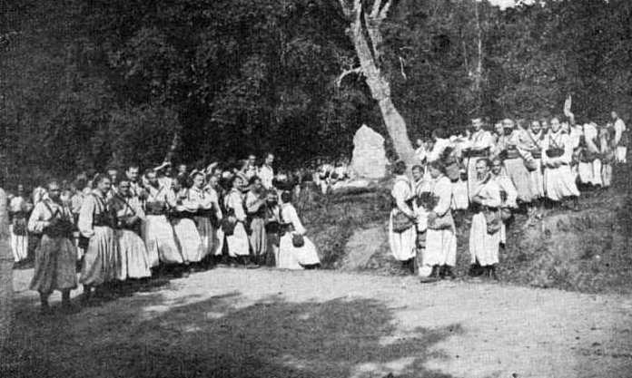 — Zouaves Route de Praxbourg, près du monument qui leur est dédié —